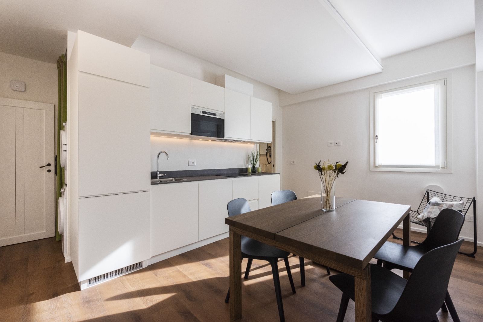 Modern kitchen with dining area